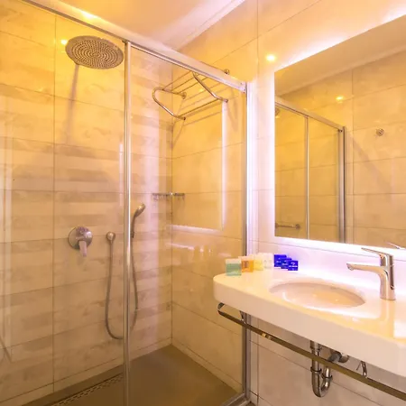 Sapphire Hotel 2*